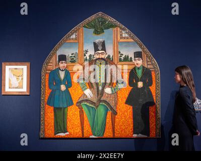 Christie's, Londra, Regno Unito. 22 aprile 2024. Art of the Islamic and Indian Worlds, tra cui tappeti e tappeti, si svolge il 25 aprile. I punti salienti includono: Ritratto di NasirR al-DIN Shah Qajar (D.1896), Qajar, Iran, seconda metà 19° c. stimare £ 6.000-8.000. Crediti: Malcolm Park/Alamy Live News Foto Stock