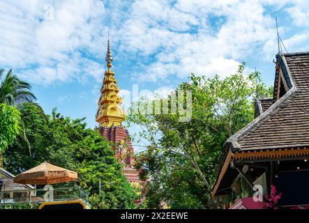 Il famoso Shwedagon pagoda di Xishuangbanna, Yunnan in Cina. Foto Stock