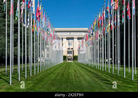 Serie di bandiere presso l'ufficio delle Nazioni Unite nel Palais des Nations di Ginevra, Svizzera Foto Stock