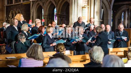 Concerto primaverile dell'esercito della salvezza di Exeter Temple presso St Peter's, Budleigh Salterton. Il Coro. Foto Stock