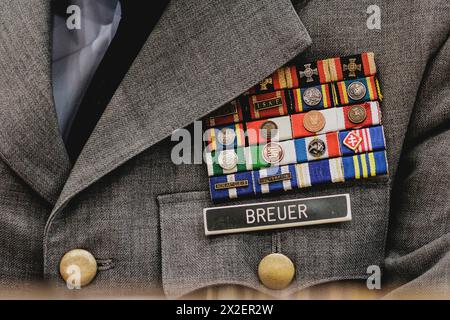 Berlino, Germania. 22 aprile 2024. Barre a nastro del generale Carsten Breuer, ispettore generale della Bundeswehr, fotografate a Berlino il 22 aprile 2024. Credito: dpa/Alamy Live News Foto Stock