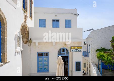 Nisyros, Grecia - 10 maggio 2023: Porta, la piazza centrale del villaggio di Nikia. Isola di Nisyros, Grecia Foto Stock