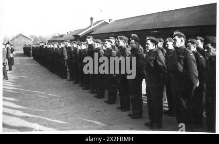 SIGNOR VISITA DI HORE-BELISHA AI CANADESI AD ALDERSHOT - canadesi che sfilano per l'ispezione, British Army Foto Stock