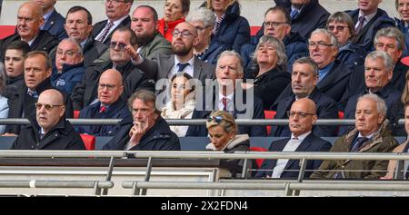 Londra, Regno Unito. 21 aprile 2024. 21 apr 2024 - Manchester United contro Coventry City - semifinale di fa Cup - Wembley. I co-proprietari del Manchester United Sir Jim Ratcliffe e Avram Glazer ( a sinistra, davanti. ) Nella foto ci sono anche David Brailsford ( davanti a destra ) e il nuovo direttore tecnico Jason Wilcox ( (dietro Brailsford ). Crediti immagine: Mark Pain/Alamy Live News Foto Stock