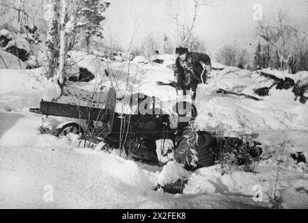 L'ESERCITO ROSSO SUL FRONTE ORIENTALE, 1941-1945 - Una mitragliatrice pesante M1910 Maxim e un equipaggio sovietico operante nella neve, probabilmente nel marzo 1942 Armata Rossa Foto Stock