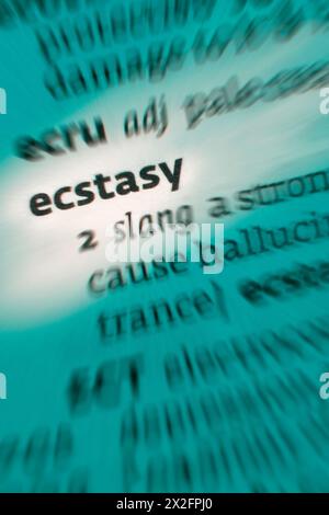 Ecstasy - 1. uno stato simile a trance o trance in cui una persona trascende la coscienza normale. 2) termine colloquiale per MDMA in forma di compresse, un allucino Foto Stock