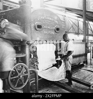 Nel 1942, la fabbrica di prodotti Sisal in Kenya a Ruiru produsse tessuti, sacchi, spago e altri materiali per lo sforzo bellico industriale e militare dell'Impero, tra cui sacchi di sabbia, sacchi agricoli e tessuti per vari usi, operando continuamente su un sistema a tre turni. Foto Stock
