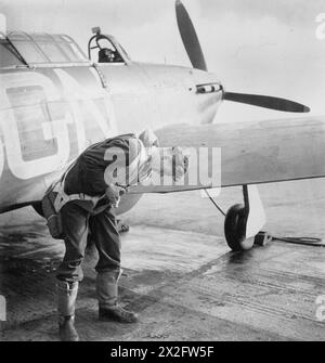 Una copia in bianco e nero negativa, parte di collezioni fotografiche storiche, che conserva immagini del passato per scopi di archiviazione. Foto Stock