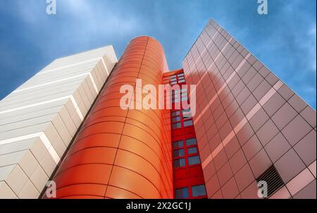 Ginevra, Svizzera - 5 aprile 2024: Architettura moderna dell'edificio EMS Residence Amitie. Foto Stock