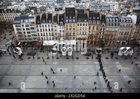 Vista sulla piazza Georges Pompidou dal centro Georges Pompidou. Foto Stock