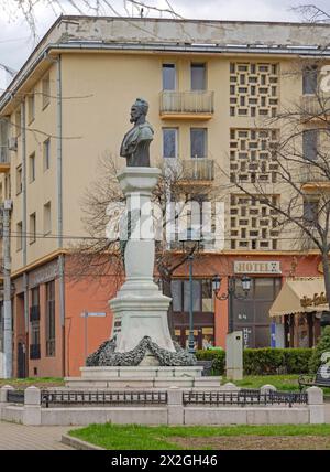 Drobeta Turnu Severin, Romania - 15 marzo 2024: Monumento Busto di Decebal, monumento storico al Town Park Spring Day. Foto Stock