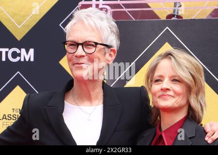 Jamie Lee Curtis, Jodie Foster 04/19/2024 The Hand & Footprint Ceremony in onore di Jodie Foster tenutasi al TCL Chinese Theatre di Los Angeles, CALIFORNIA. Foto di io Hasegawa / HNW / Picturelux Foto Stock