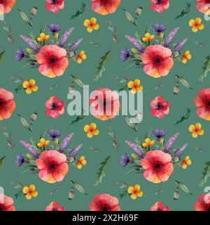 motivo senza cuciture con papavero rosso e lilla fiori di mais fiori gialli ed erbe su sfondo verde Foto Stock