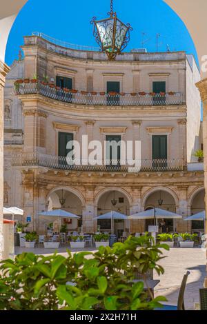 Piazza Maria dell'Immacolata e Basilica di San Martino. Italia meridionale. Puglia. Foto Stock