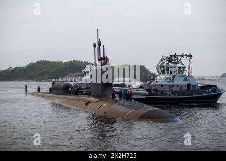 Yokosuka, Giappone. 18 aprile 2024. Il sommergibile da attacco rapido classe Virginia della US Navy USS Mississippi arriva per una visita portuale programmata alla Fleet Activities Yokosuka, 18 aprile 2024, a Yokosuka, in Giappone. Credito: PO1 Brandon Holland/U.S. Marines/Alamy Live News Foto Stock