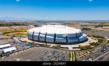 Glendale, Arizona - 7 aprile 2024: Lo State Farm Stadium è uno stadio polivalente con tetto apribile a Glendale, Arizona, Stati Uniti, a ovest di Phoenix. IT Foto Stock