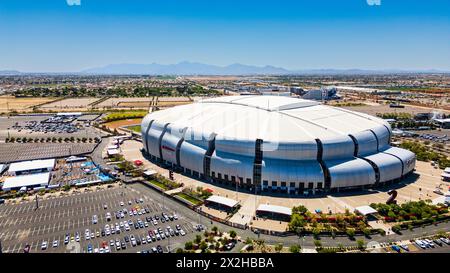 Glendale, Arizona - 7 aprile 2024: Lo State Farm Stadium è uno stadio polivalente con tetto apribile a Glendale, Arizona, Stati Uniti, a ovest di Phoenix. IT Foto Stock