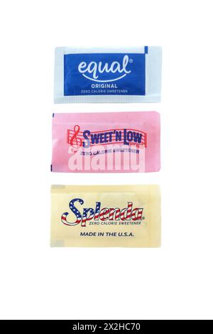 American Artificial Individual Sweetener Pack da EQUAL Sweet N' Low e Splenda Cutout su sfondo bianco Foto Stock