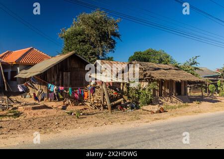 Case del villaggio a Muang Sing, Laos Foto Stock