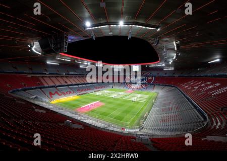 Monaco, Germania. 22 aprile 2024. Vista dell'Allianz Arena. Il ministro federale degli interni Faeser ha visitato tutte e dieci le città che ospitano il Campionato europeo di calcio 2024 come parte di un tour. La partita inaugurale del Campionato europeo si svolgerà a Monaco il 14 giugno 2024. Crediti: Sven Hoppe/dpa/Alamy Live News Foto Stock