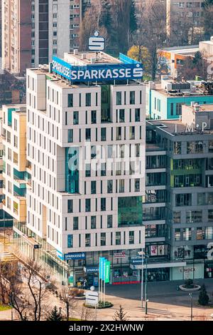 15 marzo 2024, Sarajevo, Bosnia ed Erzegovina: Edificio tedesco della Sparkasse Bank, vista aerea Foto Stock