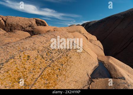 Granito rosso, costa rocciosa, Havsvidden, Geta, Aland, isole Aland, Finlandia Foto Stock