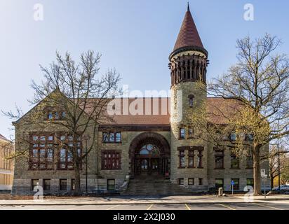 Facciata della storica Orton Hall costruita nel 1893 e ora simbolo iconico della Ohio State University a Columbus, OHIO Foto Stock