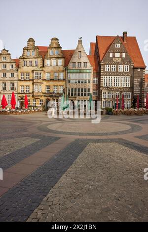 Case con cancelli sulla Piazza del mercato di Brema a Brema, città anseatica, Stato di Brema, Germania Foto Stock