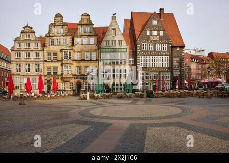 Case con cancelli sulla Piazza del mercato di Brema a Brema, città anseatica, Stato di Brema, Germania Foto Stock