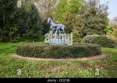 Scultura Der Rosselenker dello scultore Louis Tuaillon nel parco Wallanlagen di Brema, città anseatica, stato federale di Brema, Germania Foto Stock