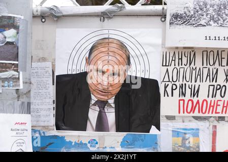 Obiettivo con una foto del presidente russo Vladimir Putin, riga, Lettonia Foto Stock