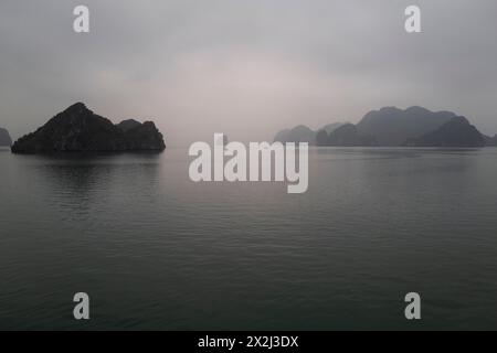 La Baia di Ha Long, Vietnam Foto Stock