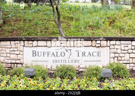 La Buffalo Trace Distillery si trova a Frankfort, Kentucky, ed è un punto di riferimento storico nazionale, essendo la più antica distilleria in attività in America Foto Stock