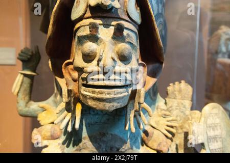 brasiliere guerriero azteco; immagine di un soldato azteco morto, cultura e arte precolombiana; mesoamerica, Museo Nazionale di Antropologia, Messico Foto Stock