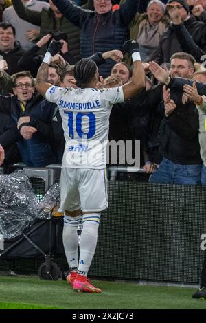 Riverside Stadium, Middlesbrough lunedì 22 aprile 2024. Il Crysencio Summerville del Leeds United celebra di fronte ai tifosi del Leeds dopo aver segnato durante il match del campionato Sky Bet tra Middlesbrough e Leeds United al Riverside Stadium di Middlesbrough lunedì 22 aprile 2024. (Foto: Trevor Wilkinson | mi News) crediti: MI News & Sport /Alamy Live News Foto Stock