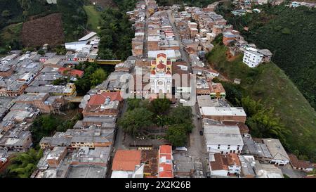 Betulia, Antioquia - Colombia. 27 dicembre 2023. Panorama aereo droni del comune, fondato il 27 settembre 1849 Foto Stock