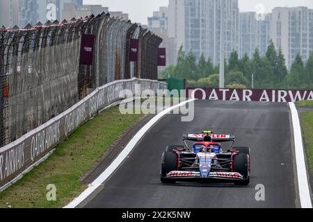 Shanghai, Cina, 21 aprile, Yuki Tsunoda, dal Giappone gareggia per Visa Cash App RB F1 Team. Giorno della gara, round 05 del campionato di Formula 1 2024. Crediti: Michael Potts/Alamy Live News Foto Stock