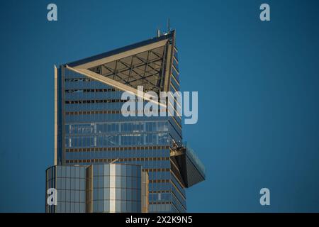 Weehawken, New Jersey, Stati Uniti. 22 aprile 2024. Vista dell'edificio EdgeNYC a New York negli Stati Uniti la sera di lunedì 22 aprile (immagine di credito: © William Volcov/ZUMA Press Wire) SOLO PER USO EDITORIALE! Non per USO commerciale! Foto Stock