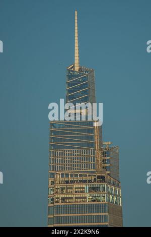 Weehawken, New Jersey, Stati Uniti. 22 aprile 2024. Vista dell'edificio SUMMIT One Vanderbilt a New York City negli Stati Uniti la sera di lunedì 22 aprile (Credit Image: © William Volcov/ZUMA Press Wire) SOLO USO EDITORIALE! Non per USO commerciale! Foto Stock