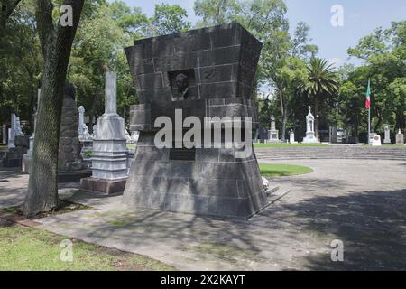 Città del Messico, Messico, 10 agosto 2018, la tomba del pittore e muralista messicano Diego Rivera (1886-1957) all'interno della Rotonda de las Personas Ilustres al Panteon Civil de Dolores, il più grande cimitero di città del Messico. nella Rotonda de las Personas Ilustres sono conservati i resti mortali di coloro che hanno dato un importante contributo alla storia del Messico in campo militare, scientifico, civico o culturale. ©Isabella De Maddalena/opale.Photo Foto Stock