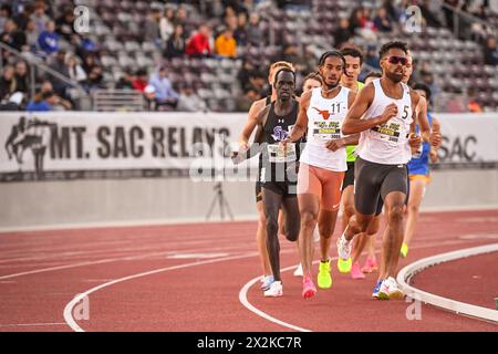 Yusuf Bizimana del Texas gestisce i 1500 m degli uomini durante il 64° Mt San Antonio College Relays presso lo Hilmer Lodge Stadium venerdì 19 aprile 2024, a Wal Foto Stock