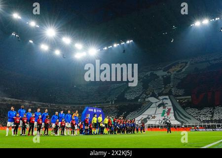 Milano, Italie. 22 aprile 2024. FC Inter e AC Milan si sono schierati con coreografie dei tifosi dell'AC Milan durante la partita di calcio di serie A tra AC Milan e FC Internazionale il 22 aprile 2024 allo stadio San Siro di Milano - Photo Morgese-Rossini/DPPI Credit: DPPI Media/Alamy Live News Foto Stock