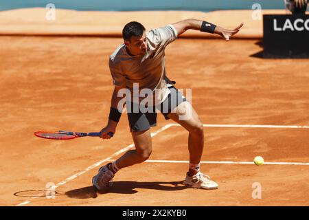 Bernabe Zatapa di Spagna in azione contro Ugo Carabelli di Argentina durante il mutua Madrid Open 2024, ATP Masters 1000 e WTA 1000, torneo di tennis il 22 aprile 2024 alla Caja Magica di Madrid, Spagna Foto Stock