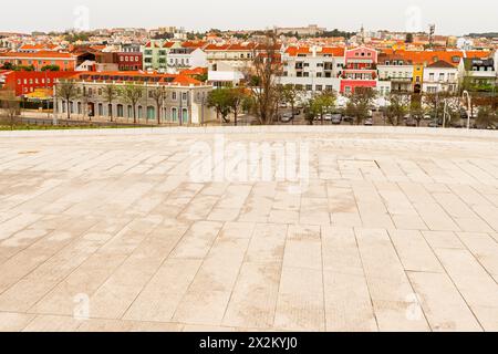 Vista di Belém dal museo Maat o dal Museo d'Arte, architettura e tecnologia di Lisbona. Il museo è stato progettato da Amanda Levete Architects Foto Stock