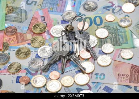 Symbolfoto Immobilienfinanzierung, Haus, Immobilie, Geld, Euro Foto Stock