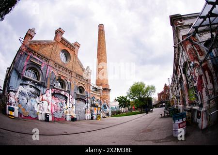 L'Arena di Vienna è una sede a Vienna-Landstraße, che si considera un centro culturale alternativo, soprattutto per la cultura giovanile, concerti di vari generi e altri eventi musicali. In estate anche cinema all'aperto. Nella foto a Vienna, Austria, il 22 aprile 2024. - 20240422 PD3841 credito: APA-PictureDesk/Alamy Live News Foto Stock