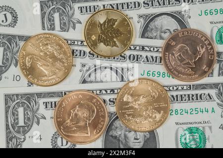 Dollaro AMERICANO, diverse Goldmünzen, Symbolfoto Gold, Geldanlage, Währung *** Dollaro americano, varie monete d'oro, simbolo foto oro, investimento, valuta Foto Stock