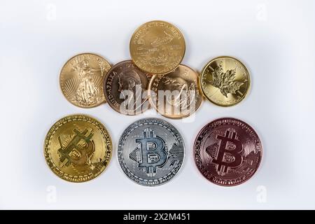 Goldmünzen, Bitcoin, Symbolfoto Geld, Münzen *** monete d'oro, Bitcoin, simbolo moneta fotografica, monete Foto Stock