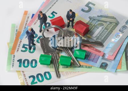 Symbolfoto Immobilienfinanzierung, Haus, Immobilie, Geld, Euro *** Symbol foto finanziamento immobiliare, casa, proprietà, denaro, euro Foto Stock