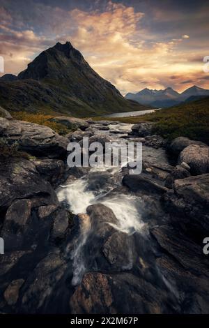 Geografia / viaggi, Norvegia, Romsdalen, Littlefjellet, autunno, ROMSDALEN, ULTERIORI-DIRITTI-CLEARANCE-INFO-NON-DISPONIBILI Foto Stock